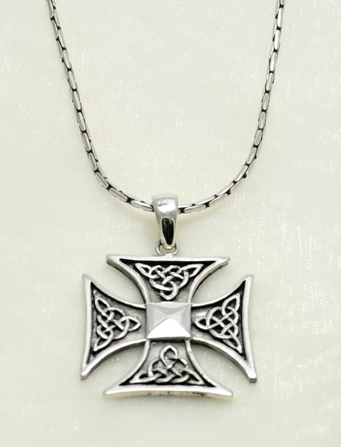 Vorlové Šperky, Stříbrný přívěsek maltézský kříž, PR372