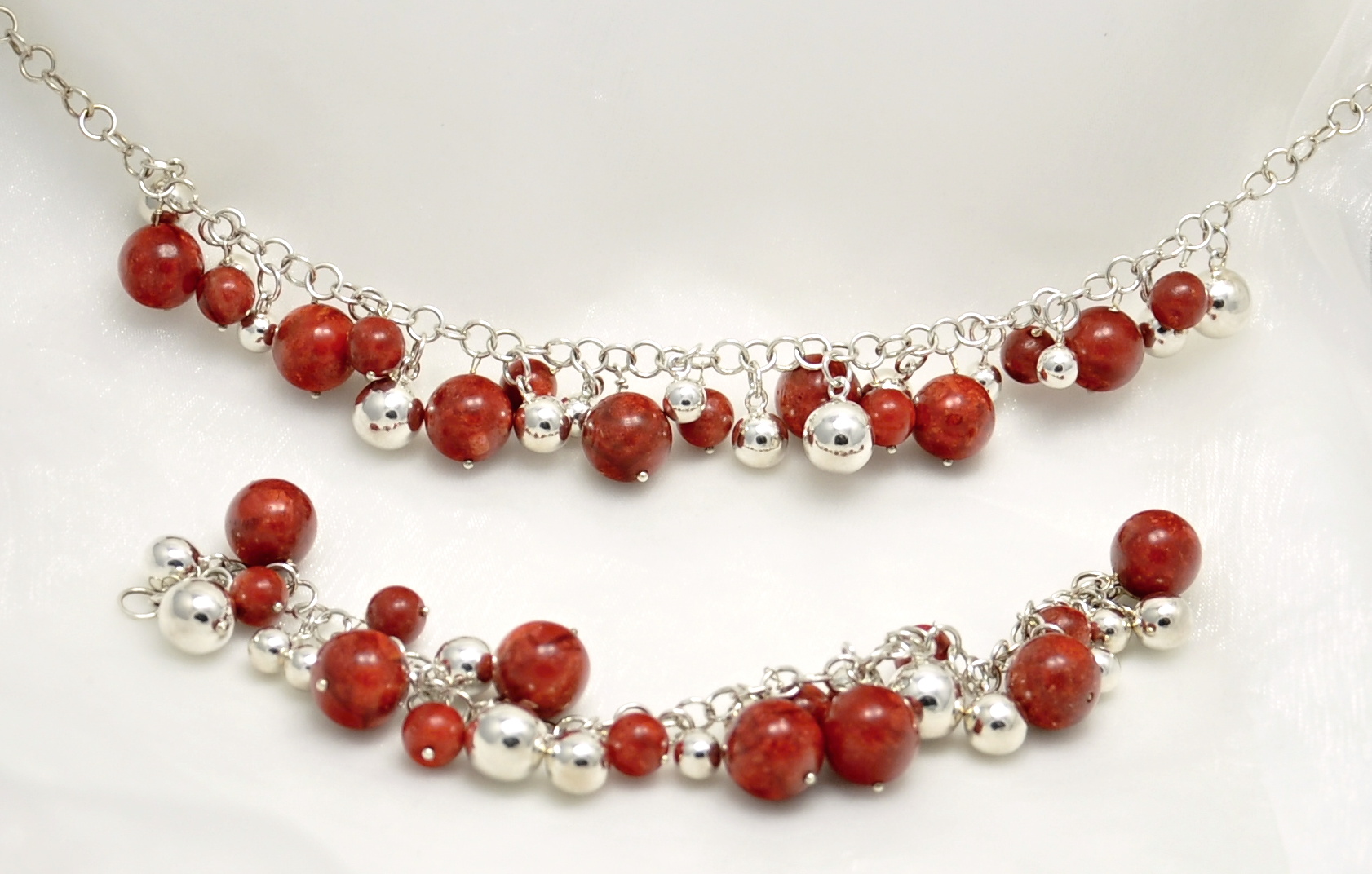 Vorlové Šperky, Stříbrná souprava s korálem a kuličkami, červená S024