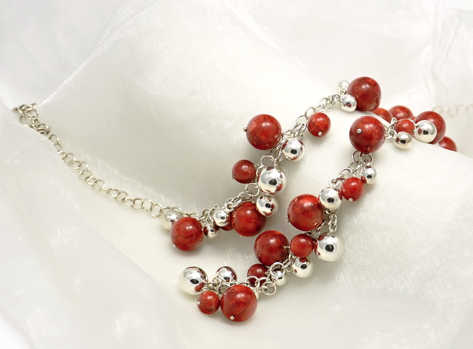 Vorlové Šperky, Stříbrná souprava s korálem a kuličkami, červená S024