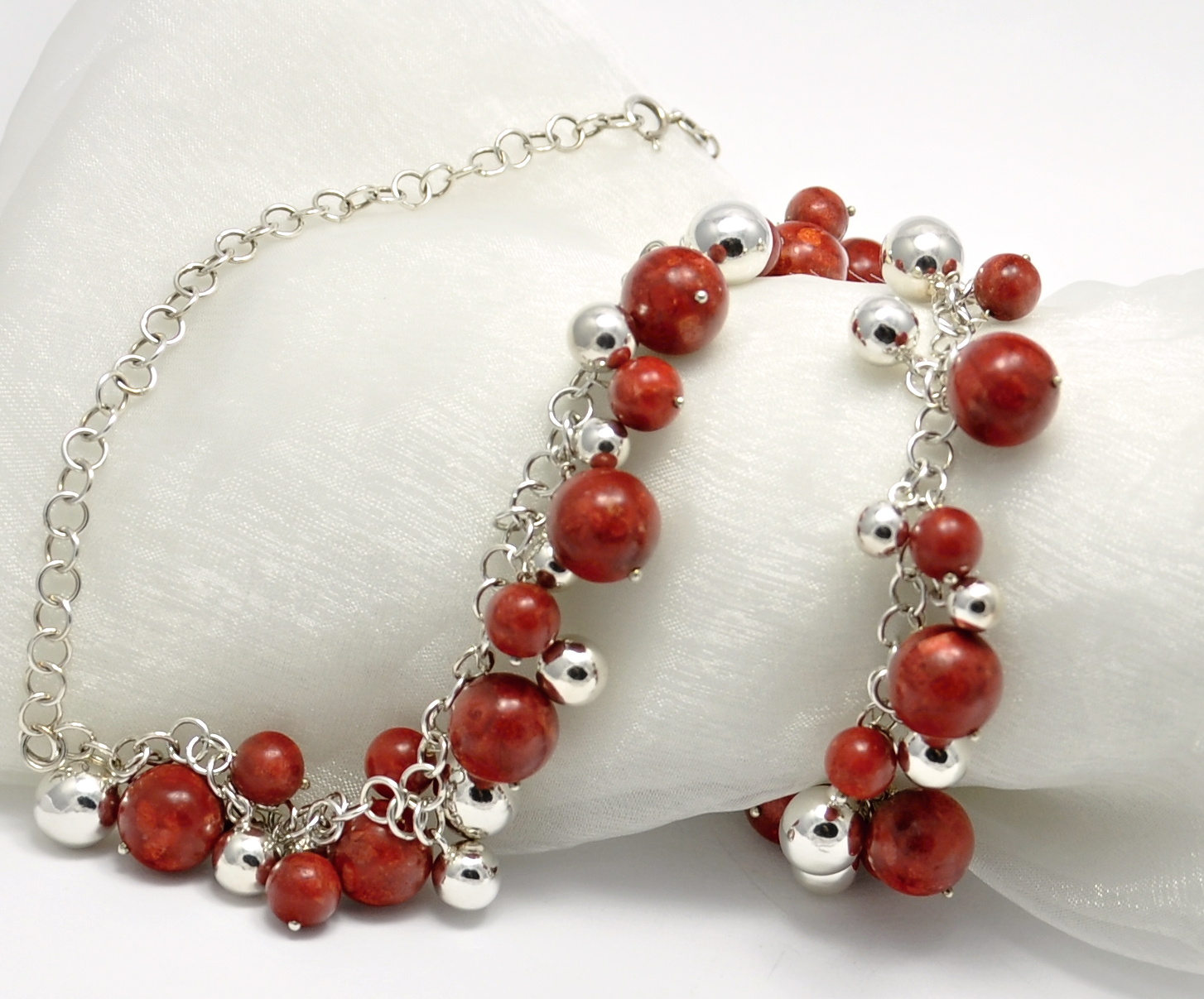 Vorlové Šperky, Stříbrná souprava s korálem a kuličkami, červená S024